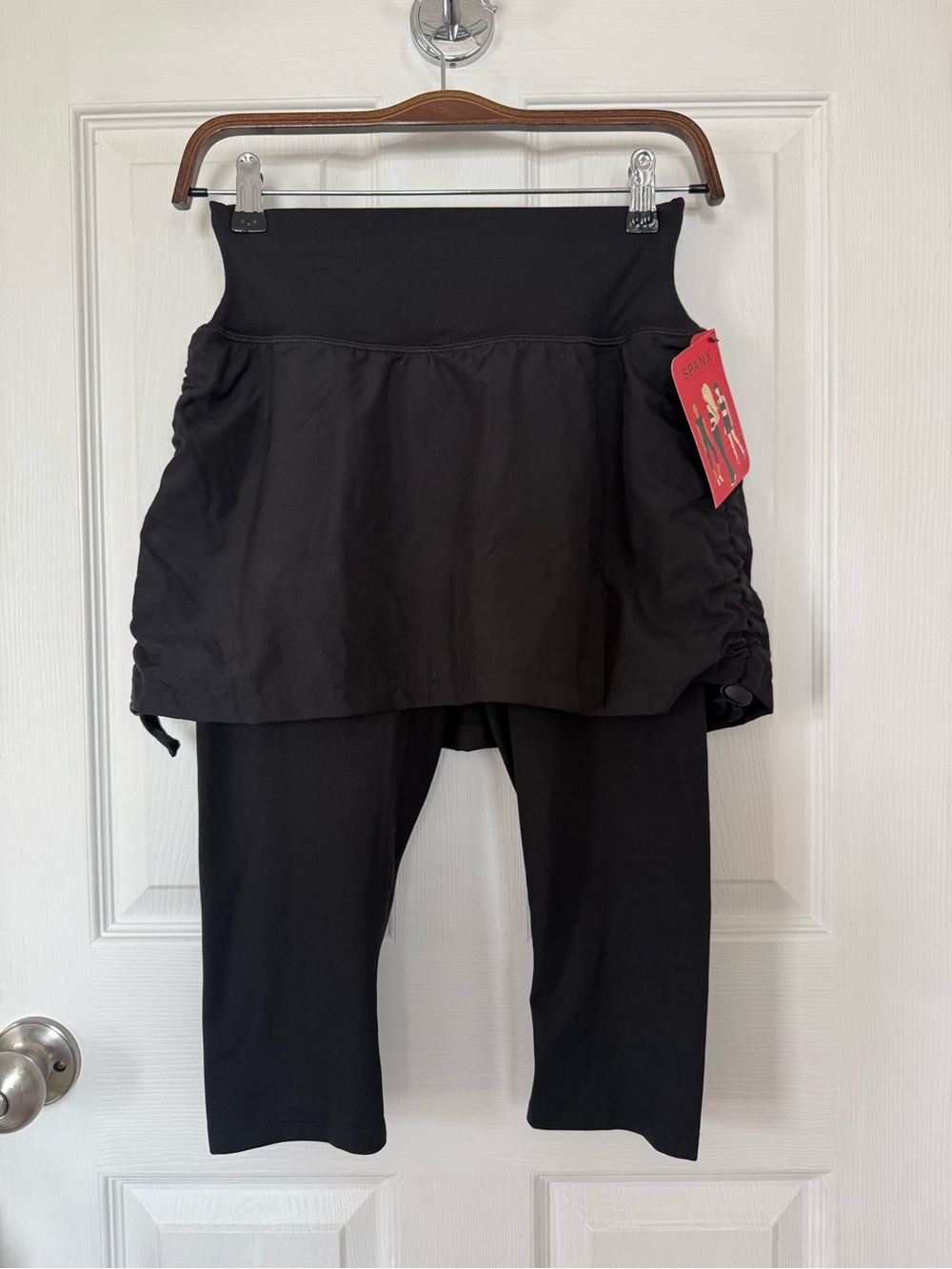 NWT SPANX Black Skirted Capri Leggings Adjustable Ruched Skirt Overlay Size S